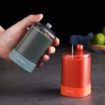 Automatic toothpicks holder