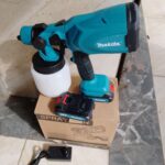 Cordless paint sprayer